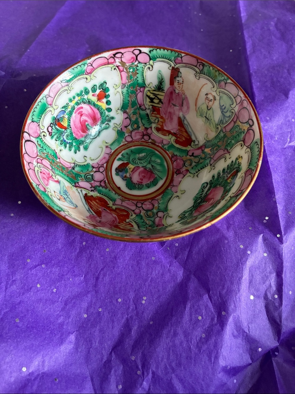 Hand-Painted Chinese Porcelain Rose Medallion Bowl in Pink & Green